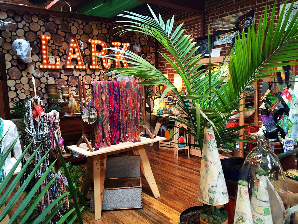 Things to Do in Gettysburg PA: Display at Lark Gift shop in Gettysburg