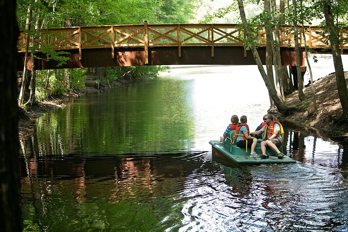 Boating on Lake Lesa in Northwest River Park Paddle