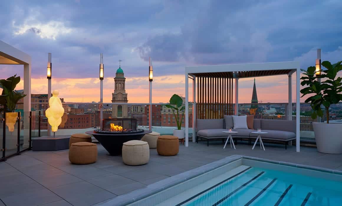 Swimming pool in Hotel Zena in Washington DC